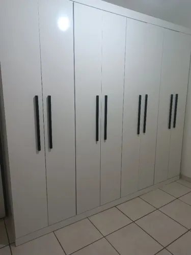 Vende-se Guarda- Roupa Casal na Cor Branca