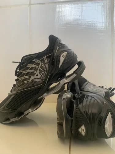 Tênis mizuno pro 8
