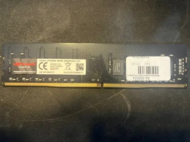 Memória RAM: 24GB (DDR4 16GB 2666MHz + DDR4 8GB 2400MHz)