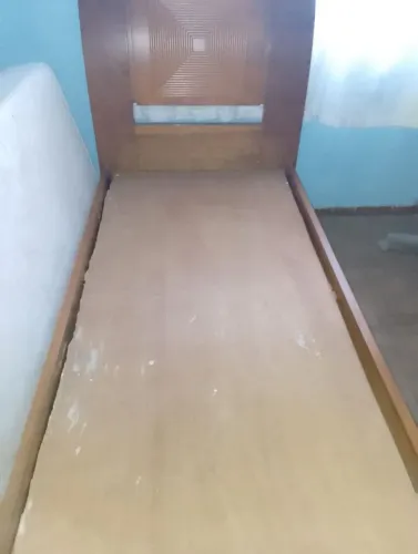 CAMA DE SOLTEIRO MADEIRA MACIÇA - ÓTIMO ESTADO