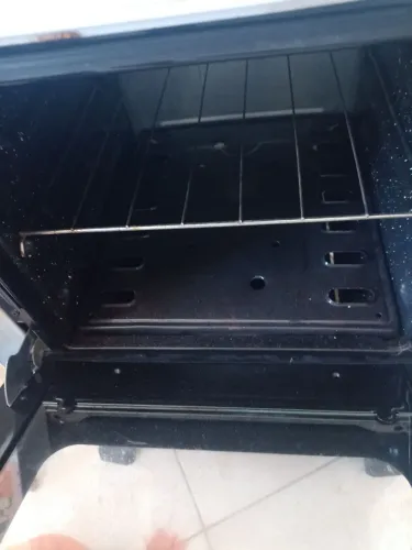 Fogão esmaltec 4 bocas , funcionando tudo. Forno .