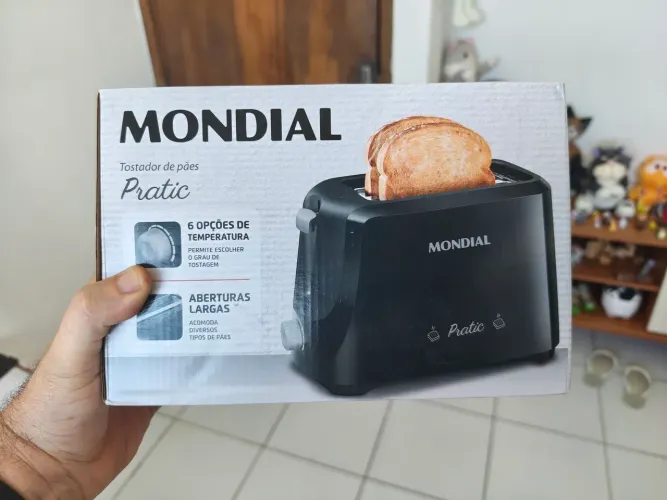 Torradeira Mundial 6 temperaturas, espaço grande para diversos pães.