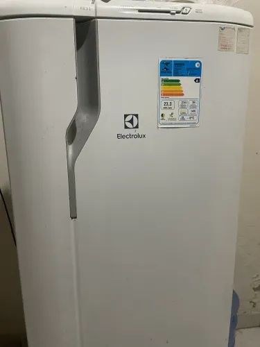 Geladeira electrolux vendo por 500 reais