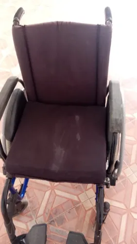 Cadeira de banho + Cadeira de rodas