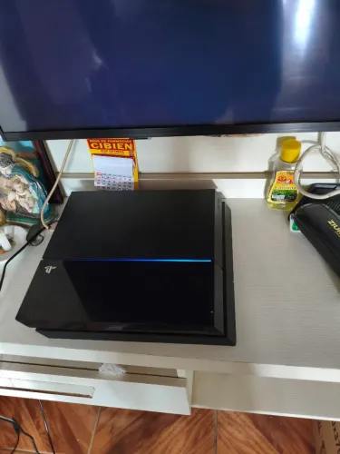PS4 500GB + 1 Controle