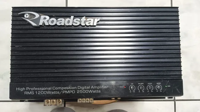 Amplificador Roadstar 1200D