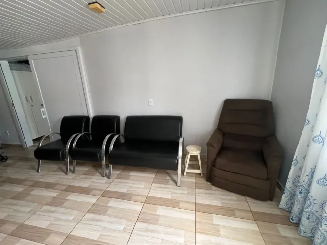 Namoradeira e poltronas 