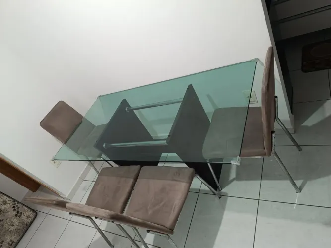 Mesa com 4 Cadeiras