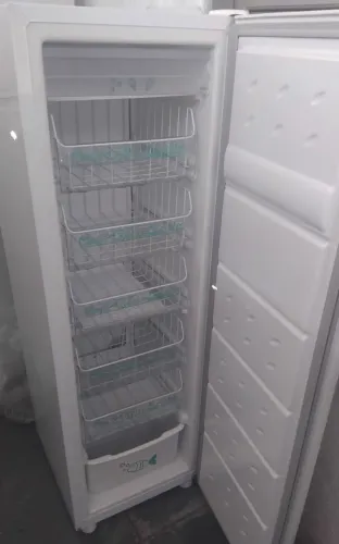 Freezer Vertical Consul 142L