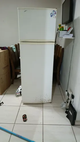 Doação de geladeira antiga, funciona!