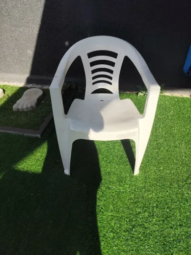 CADEIRA COM APOIO PARA BRAÇOS