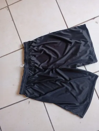 Bermudas malha fina masculina tamanho G tenho de 60 a 80 peças de futebol