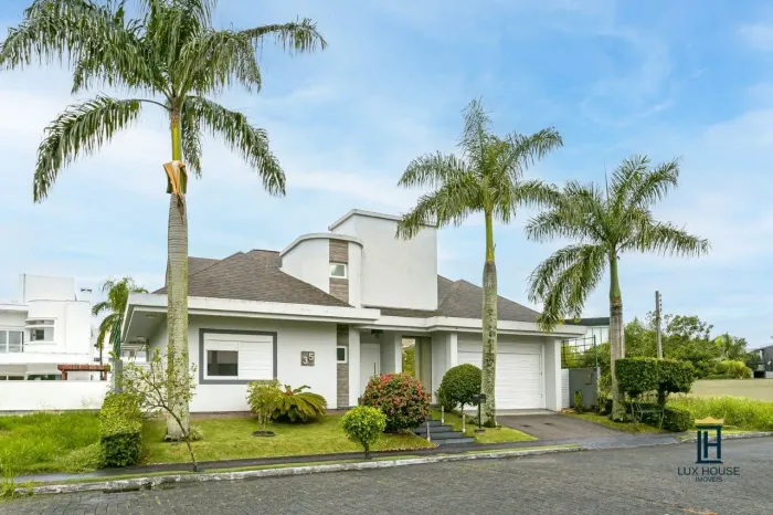 Casa de Alto Padrão à Venda em Jurerê
