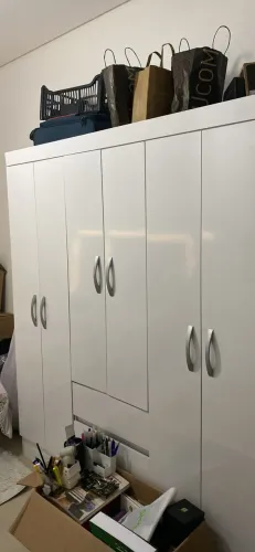 Guarda-roupas branco novinho