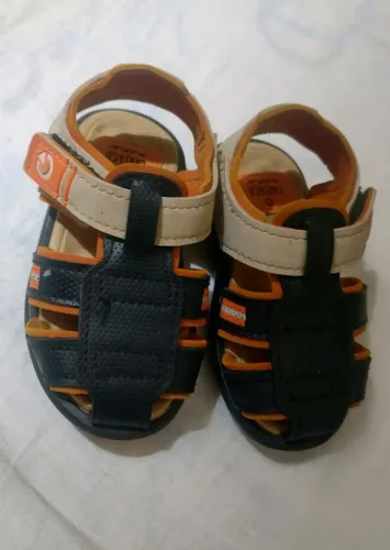 Sandália bebe seminova número 19