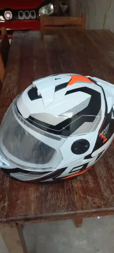 Capacete bonito.