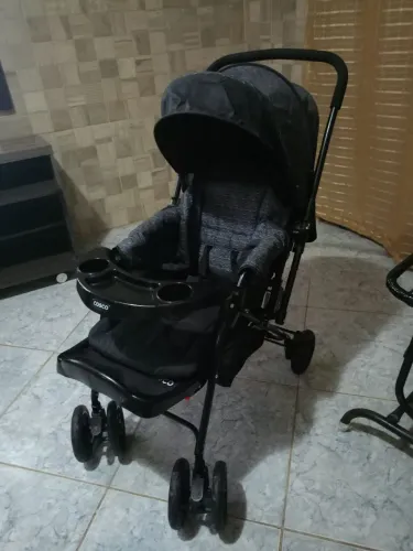 Carinho de bebê cosco