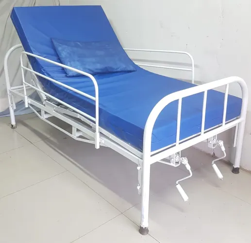 Cama Hospitalar 2 Manivelas com Colchão Impermeável e Travesseiro Posição Pés e Cabeceira 