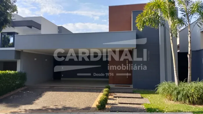 Casa com excelente localização, próximo a supermercados e comércio.