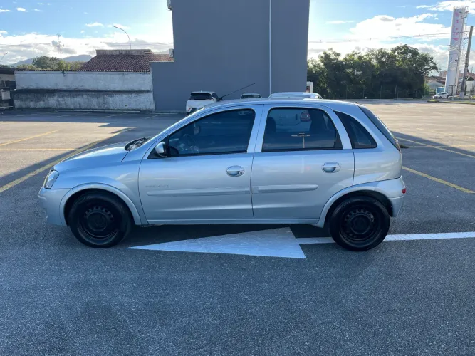Chevrolet Corsa Hat. Premium 1.4 8V Econoflex 5P 2010
