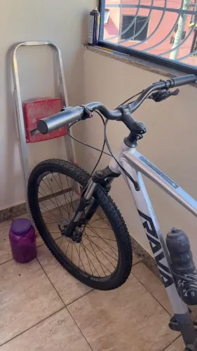 Bicicleta Rava Rakan Aro 29 CUES 9V Freio Hidráulico Quadro 21