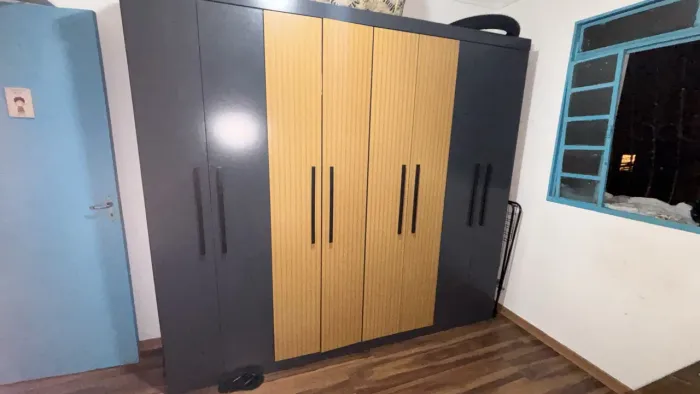 GUARDA ROUPA 8 PORTAS SÓ BUSCAR