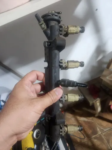 Vendo conjunto de flauta de combustível com bicos injetores motor 1.0 AT