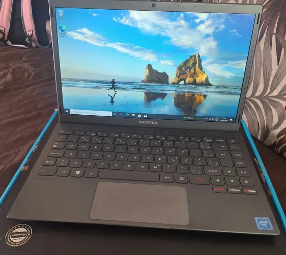 Notebook perfeito em tudo, 4gb de ram ddr4, ssd64gb processador Intel atom x5, sem detalh