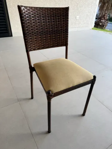 Cadeira de vime para area externa com almofada