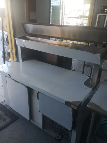 NZ. Balcão de serviço refrigerado condimentador 1,50m