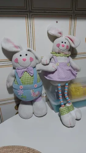Pelúcia casal de coelho para decoração