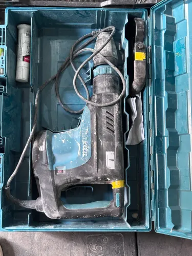 Martelo Demolidor Rompedor Makita HM1203C SDS Max 1510W 25,1J 220V com Maleta