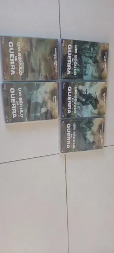 COLEÇÃO COMPLETA UM SÉCULO DE GUERRA COM 5 DVDS