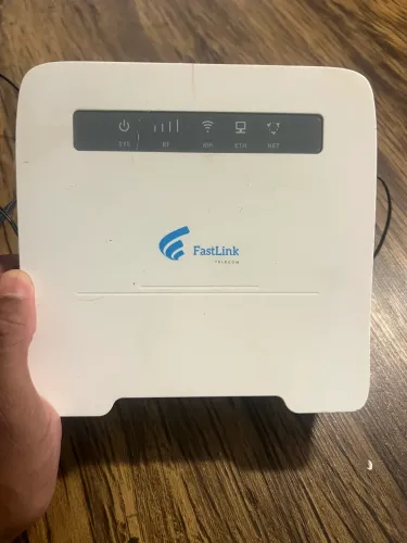 Roteador 4G LTE Fastlink FLT 718b Wi-Fi Bivolt com Porta RJ11 e LAN/WAN