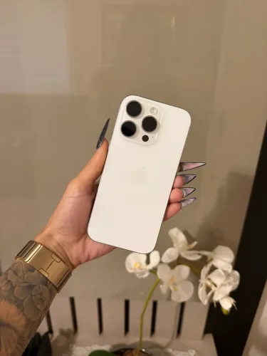 iPhone 16 Pro 1TB Titânio Branco IMPECÁVEL
