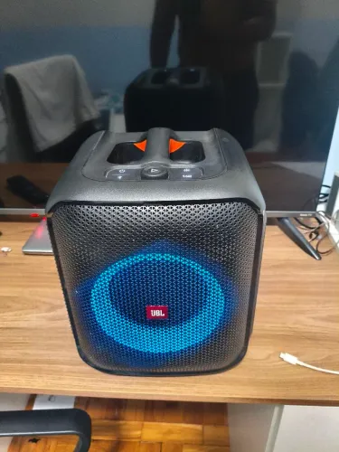Caixa De Som Bluetooth Partybox Encore<br>Essential 100w Jbl Cor Preto - Excelente