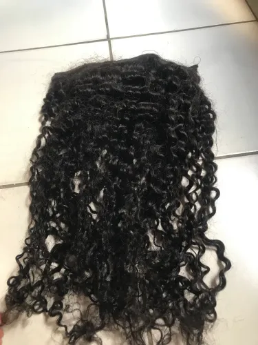 Cabelo cacheado humano