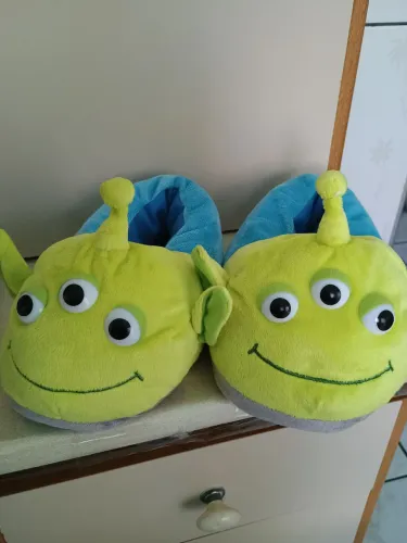 Pantufa tory story unissex semi nova