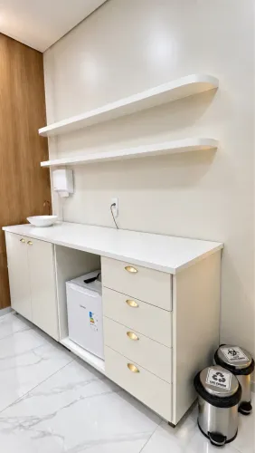 Vendo balcão armário + prateleiras flutuantes super novo