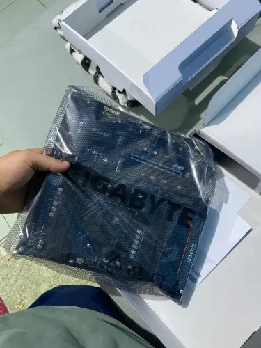 Placa Mãe b550 aorus elite LACRADA