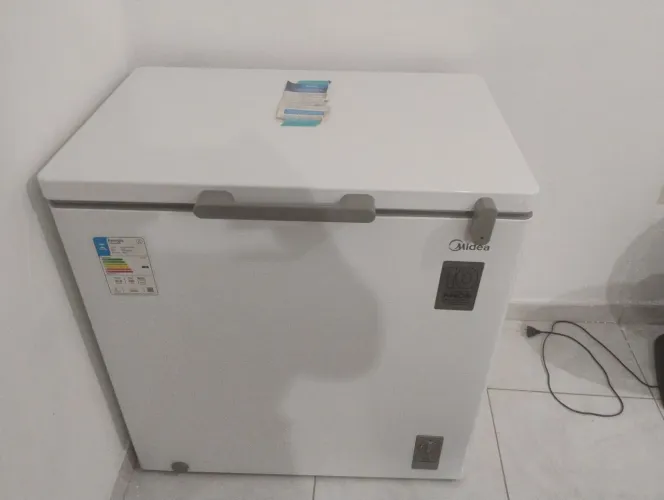 Freezer semi novo 200 litros 