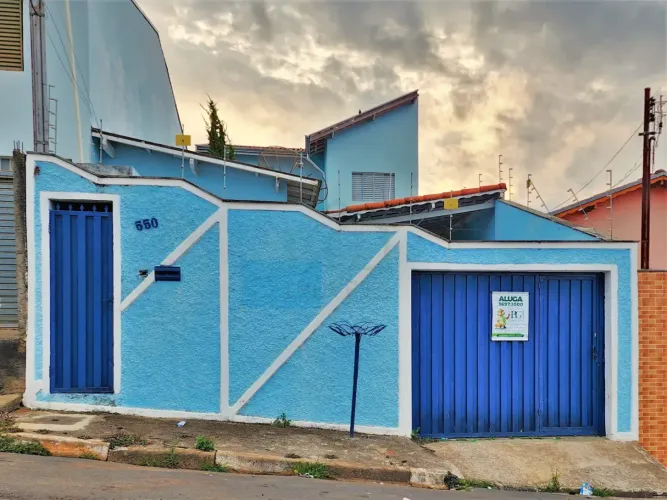 Excelente casa á venda no bairro Parque das Nações em Poços de Caldas MG.