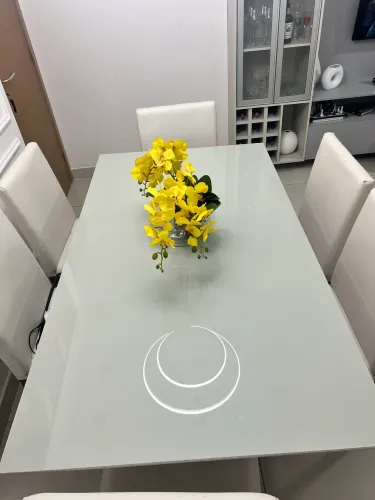 Vende-se mesa de 6 lugares