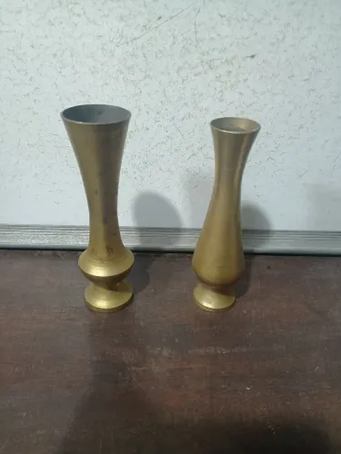 Vasos em metal
