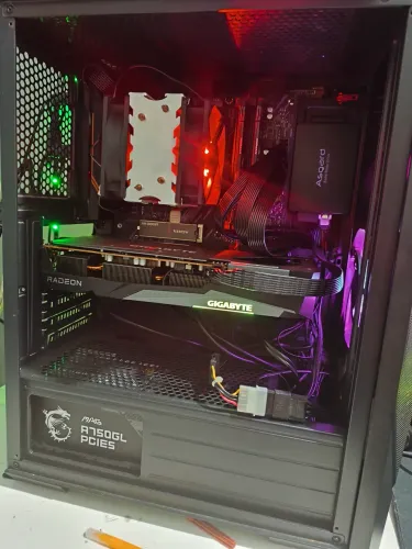 PLACA DE VÍDEO RX 7600 gaming OC readeon Gigabyte 8GB