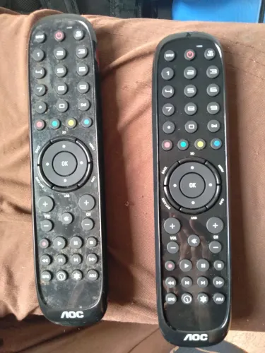 Vendo 2 controles originais aoc 