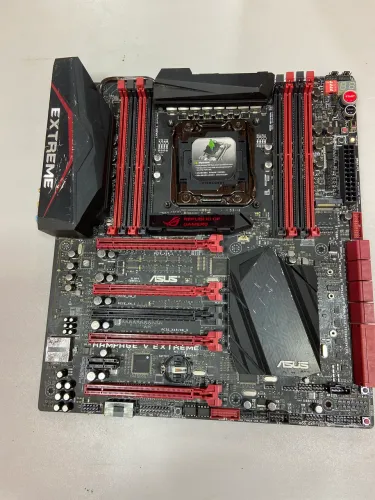 Placa mãe asus raspagem v extreme com defeito 