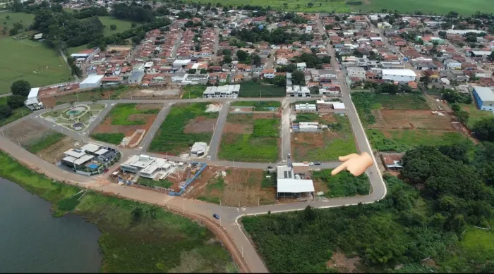 Lote em Leopoldo de Bulhões frente ao lago