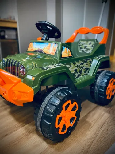 Jipe Smart Bandeirante Camuflado (2 em 1: Passeio e Pedal) - Excelente Estado!
