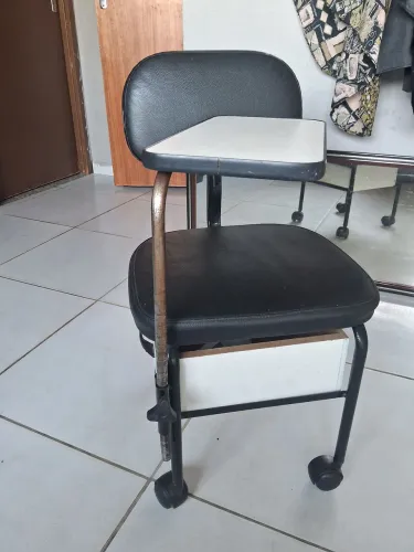 Cadeira de manicure conservada